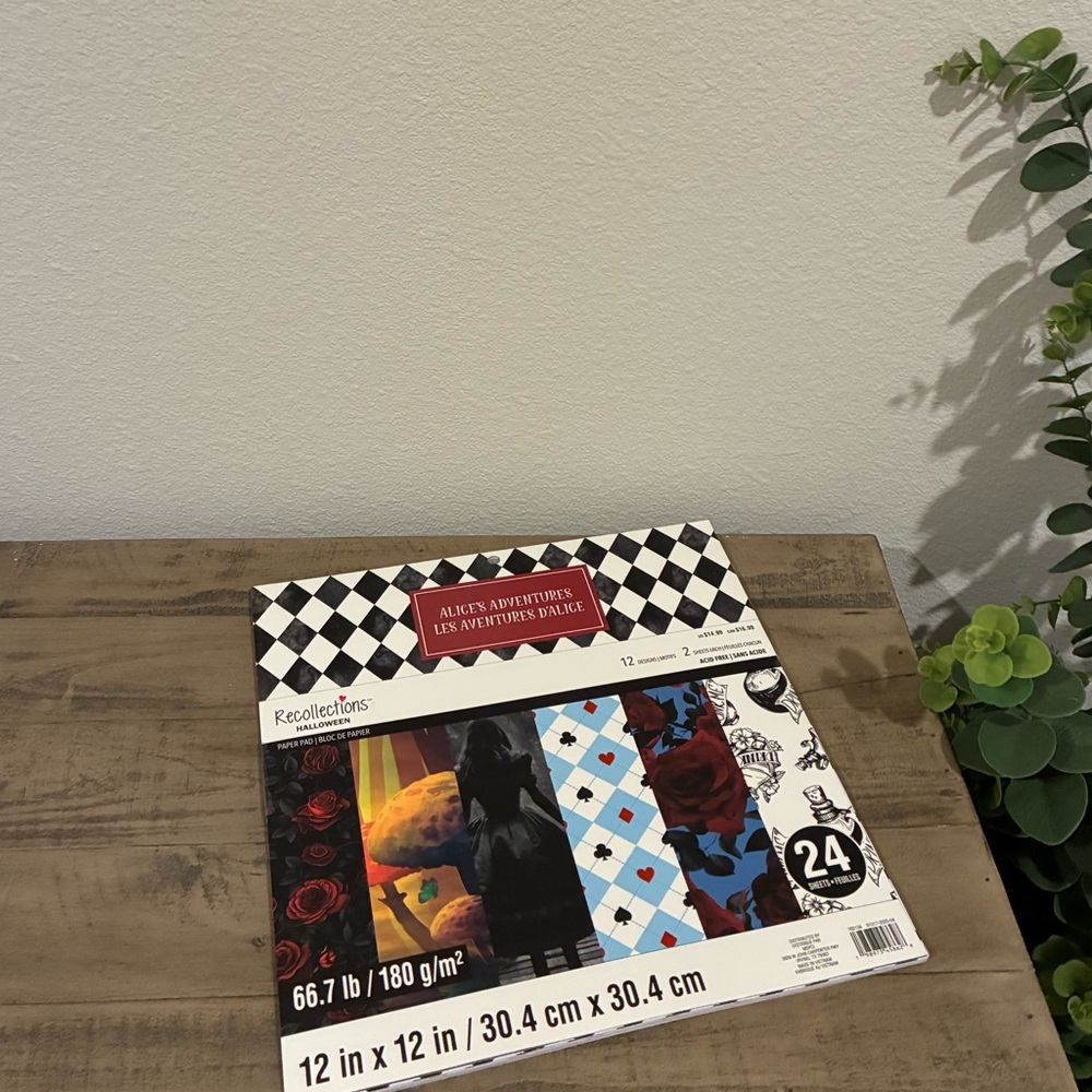 Alice's Adventures Paper Pad of 24 Sheets. - Picture 3 of 7